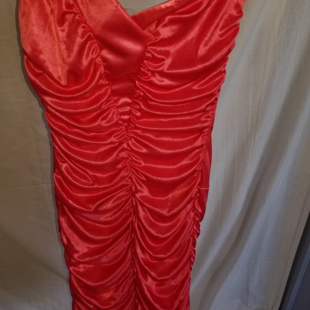 Cute salmon color party dress